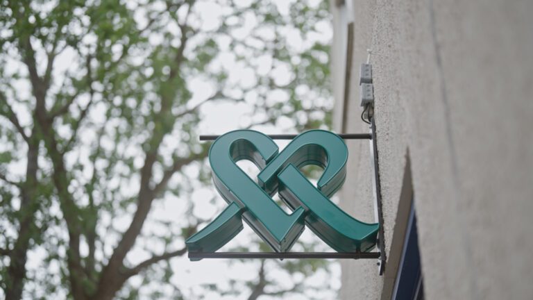 Meliva mottagning flaggskylt